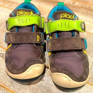Plae toddler shoes size 9